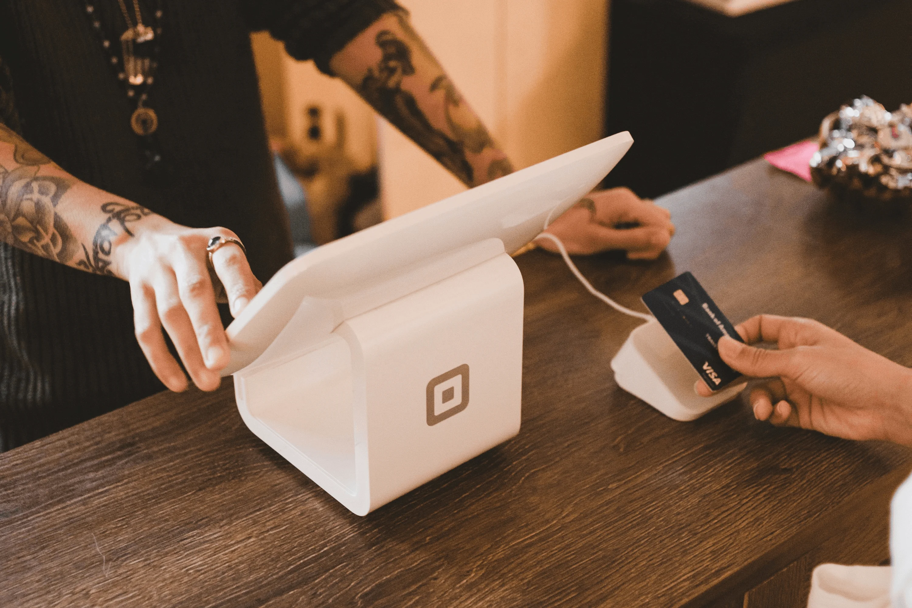 Secured Credit Cards Guide Background